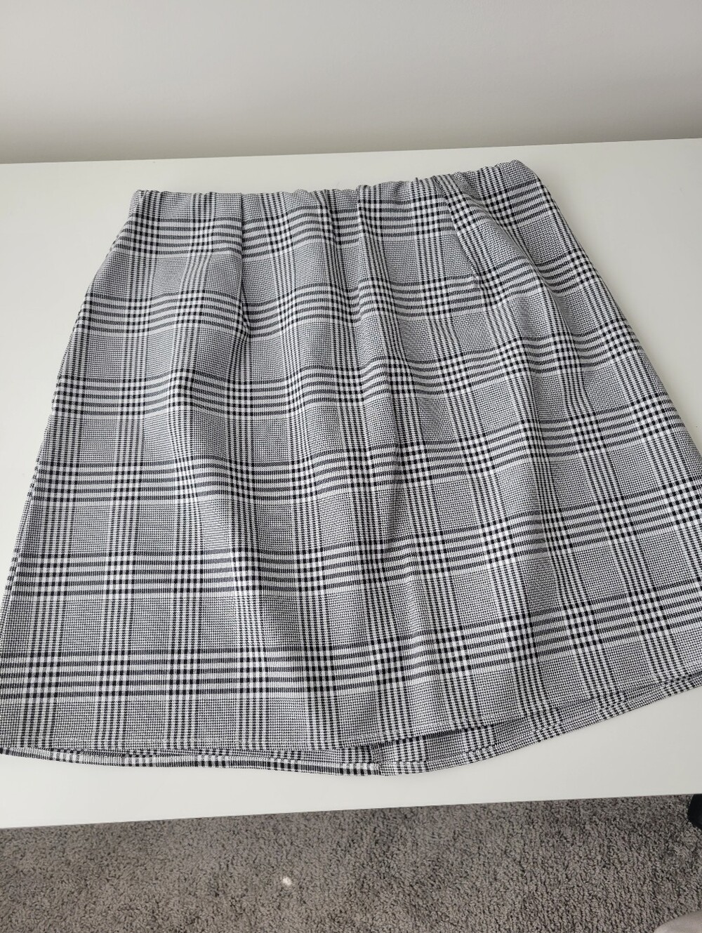 Plaid black and white mini skirt
